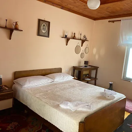 Llulla منزل للإقامة Krujë